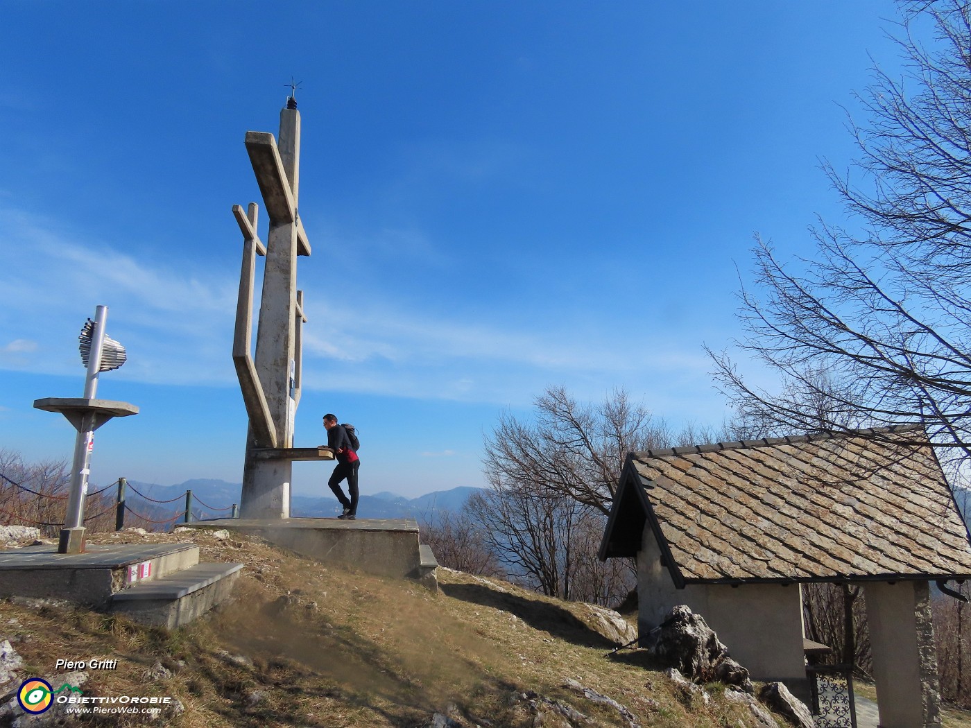 50 Alla Tre Croci e Cappella del Monte Molinasco (1179 m).JPG